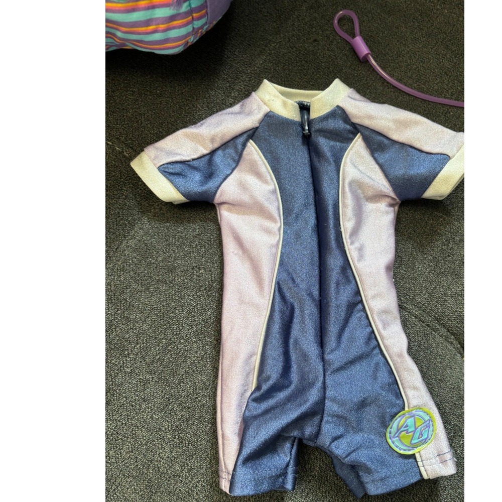 American Girl Kailey Hopkins Accessories Set Boogie Board Dog Bed Wetsuit Book - Picture 10 of 11